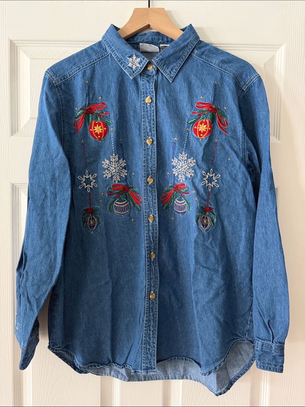 Vintage Bobbie Brooks Womens L Blue Denim Christmas Ornament Embroidered Shirt